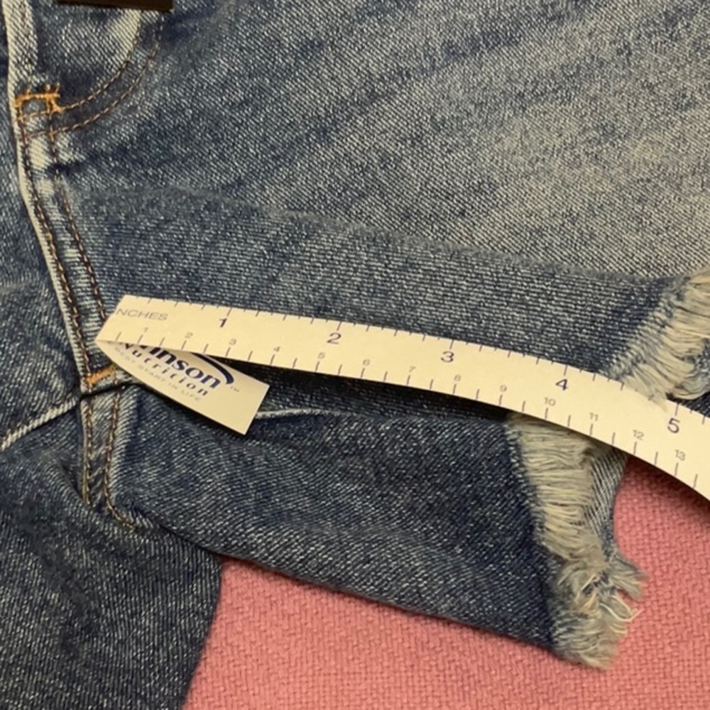 NWT Express ladies boyfriend midi mid-rise denim shorts, size 4 - Picture 10 of 10
